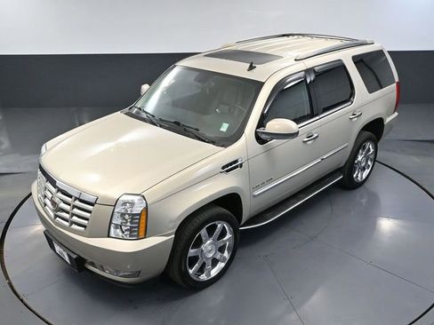 Used 2011 Cadillac Escalade Luxury image 61