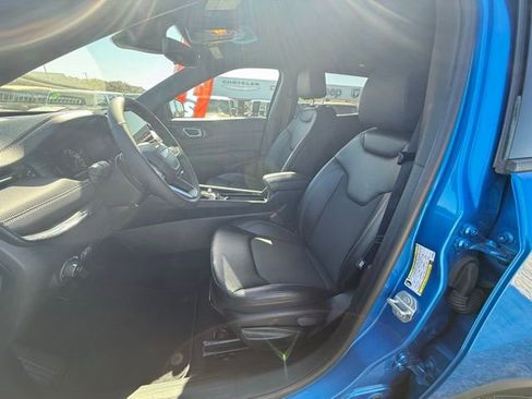 Used 2024 Jeep Compass Latitude w/ Altitude Special Edition image 9