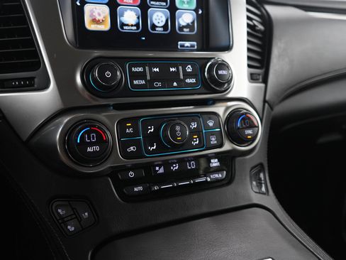Used 2019 Chevrolet Suburban Premier AWD/4WD image 25