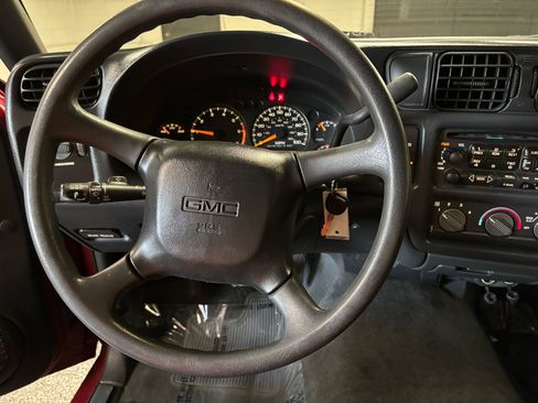 Used 2000 GMC Sonoma SLS w/ SLS Super Spec Pkg 2 image 16