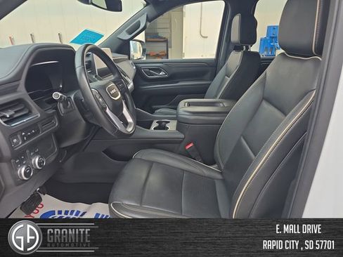 Used 2024 GMC Yukon XL SLT image 9