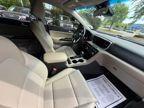 Used 2022 Kia Sportage EX image 4