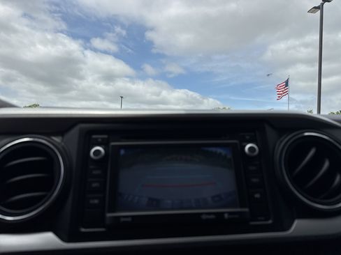 Used 2017 Toyota Tacoma SR5 w/ Tow Package RWD image 23