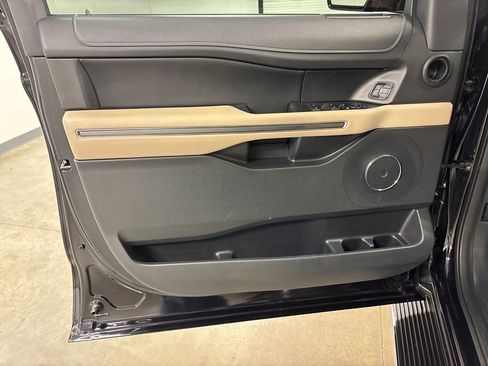 Used 2023 Ford Expedition XLT image 23