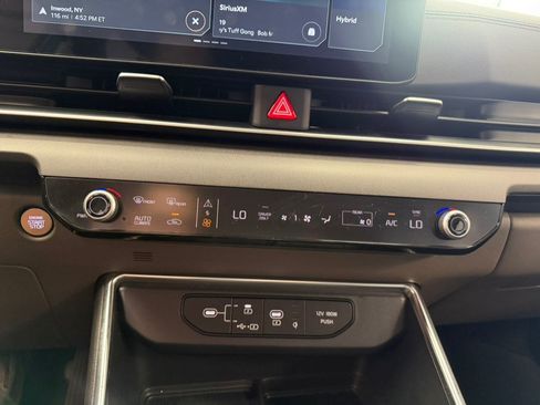 Used 2025 Kia Carnival EX FWD image 53