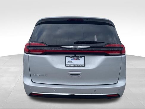 New 2026 Chrysler Pacifica Select FWD image 6