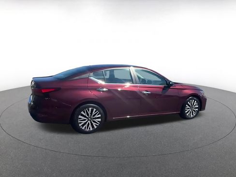 Used 2025 Nissan Altima 2.5 SV image 11