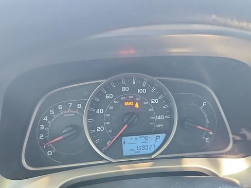 Used 2015 Toyota RAV4 LE AWD/4WD image 4