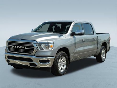Used 2024 RAM 1500 Laramie AWD/4WD image 3