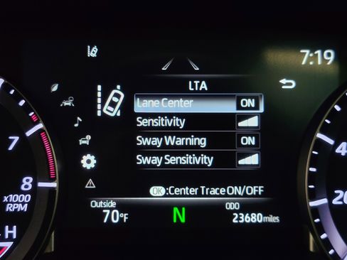 Used 2022 Toyota Highlander XLE image 7