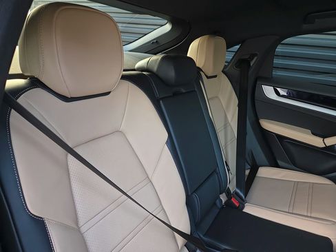 Certified 2026 Porsche Cayenne Coupe image 21