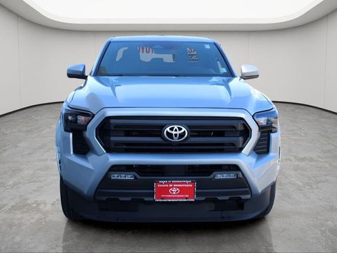 Used 2025 Toyota Tacoma SR5 AWD/4WD image 7