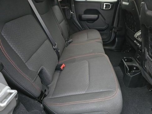 Used 2021 Jeep Wrangler Unlimited Rubicon image 32