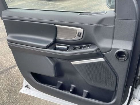 Used 2025 Ford Expedition Platinum image 34