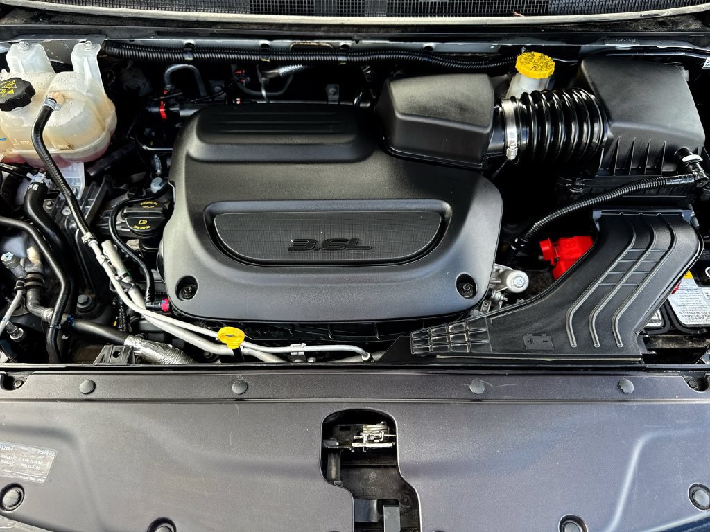 Used 2024 Chrysler Pacifica Touring-L FWD image 25
