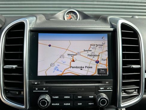 Certified 2017 Porsche Cayenne AWD/4WD image 34