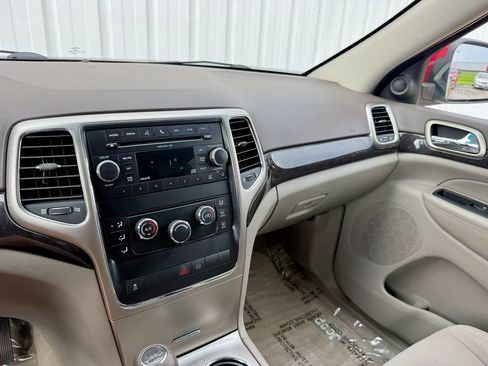 Used 2011 Jeep Grand Cherokee Laredo w/ Security & Convenience Group AWD/4WD image 22