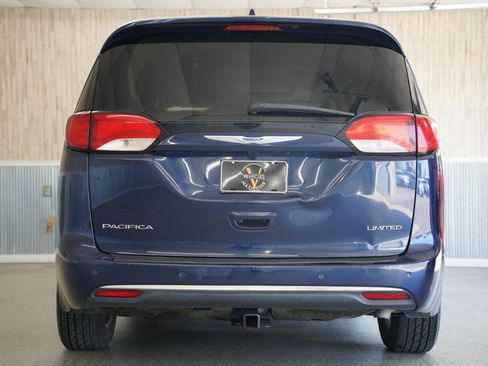 Used 2018 Chrysler Pacifica Limited FWD image 9