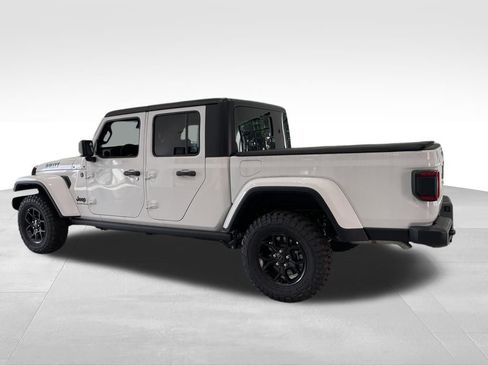 New 2025 Jeep Gladiator Willys image 9