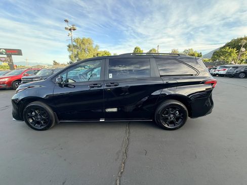 Used 2026 Toyota Sienna XLE Woodland Edition AWD/4WD image 7