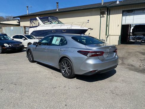 Used 2021 Toyota Camry XLE image 8