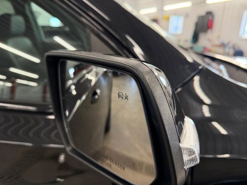 Used 2023 Chevrolet Traverse LT w/ Midnight/Sport Edition image 32