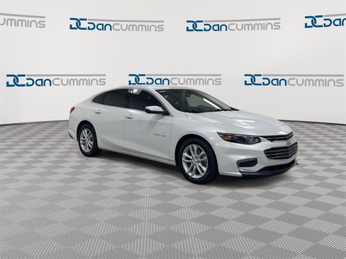 Used 2018 Chevrolet Malibu LT w/ Leather Package image 2