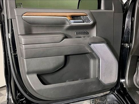 Used 2022 Chevrolet Silverado 1500 High Country w/ Technology Package AWD/4WD image 21
