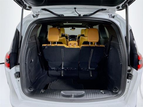 Used 2023 Chrysler Pacifica Pinnacle image 22