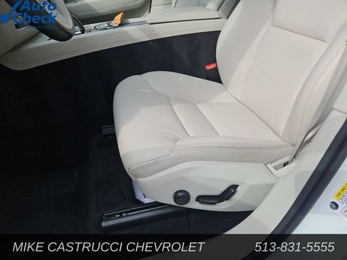 Used 2023 Volvo XC60 B5 Plus AWD/4WD image 25