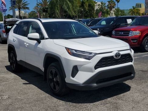 Used 2025 Toyota RAV4 XLE w/ Convenience Package FWD image 5