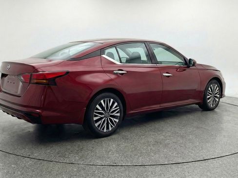Used 2025 Nissan Altima 2.5 SV image 9
