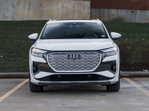 Used 2024 Audi Q4 e-tron Premium image 29