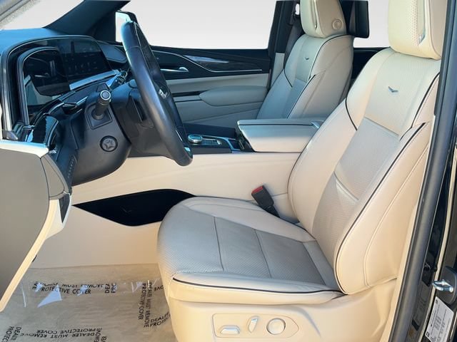 Used 2023 Cadillac Escalade Premium Luxury w/ Performance Package AWD/4WD image 12