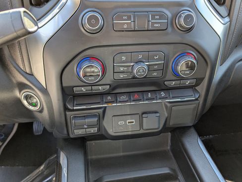 Used 2020 Chevrolet Silverado 1500 RST image 21