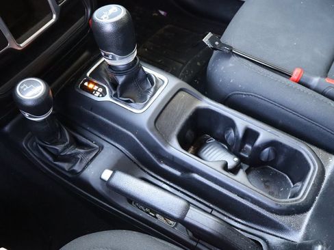 Used 2018 Jeep Wrangler Unlimited Sport AWD/4WD image 23