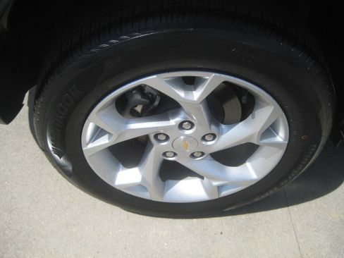 Used 2026 Chevrolet Trax LS w/ LS Convenience Package FWD image 8