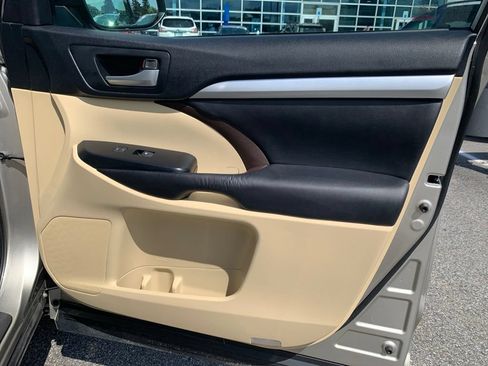 Used 2015 Toyota Highlander XLE AWD/4WD image 23
