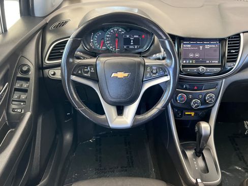 Used 2022 Chevrolet Trax LT w/ LT Convenience Package FWD image 14