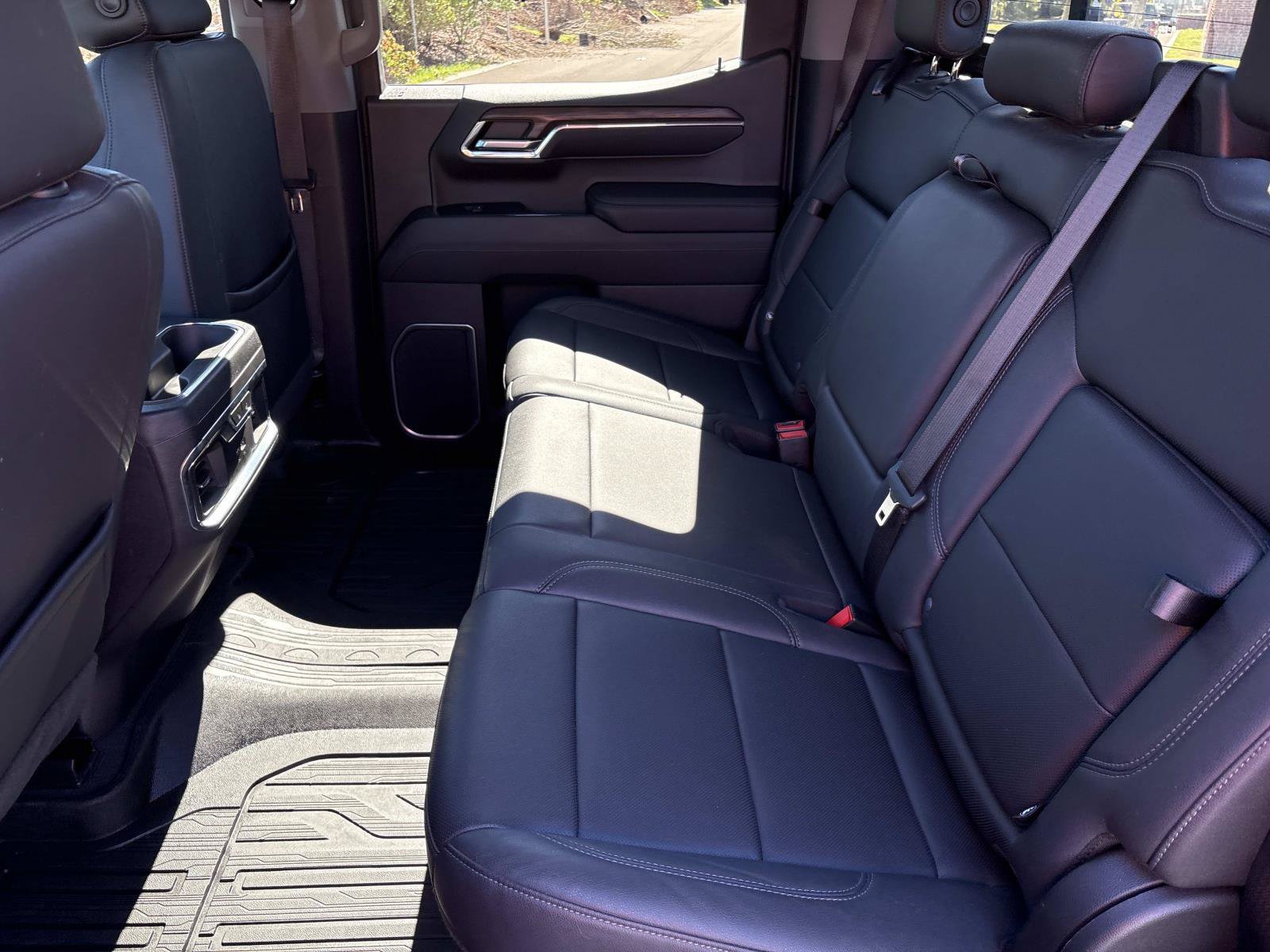 Used 2023 GMC Sierra 1500 SLT AWD/4WD image 31