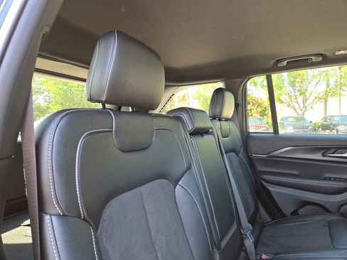 Used 2023 Jeep Grand Cherokee Altitude RWD image 19