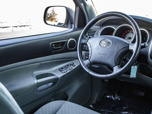 Used 2010 Toyota Tacoma 4x4 Double Cab V6 image 32
