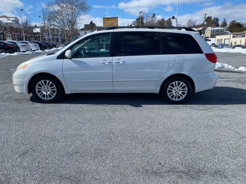 Used 2007 Toyota Sienna XLE Limited image 2