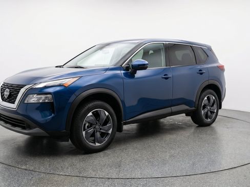 Used 2025 Nissan Rogue SV AWD/4WD image 3