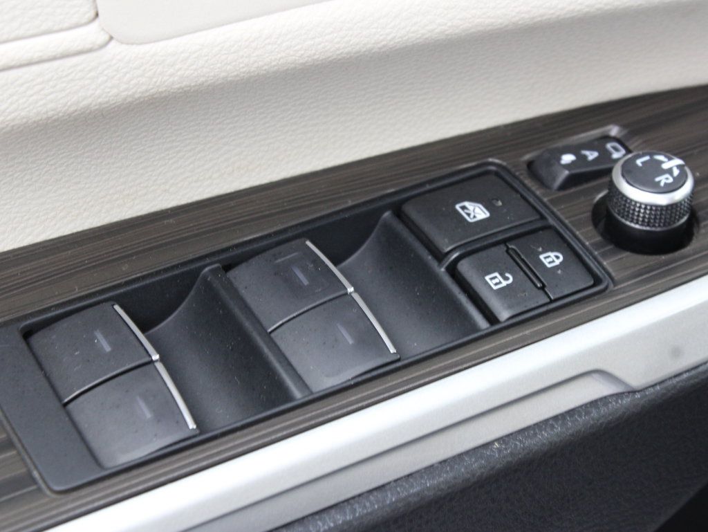 Used 2024 Toyota Sienna Limited AWD/4WD image 66