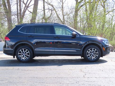 Used 2021 Volkswagen Tiguan SE w/ Panoramic Sunroof Package image 2
