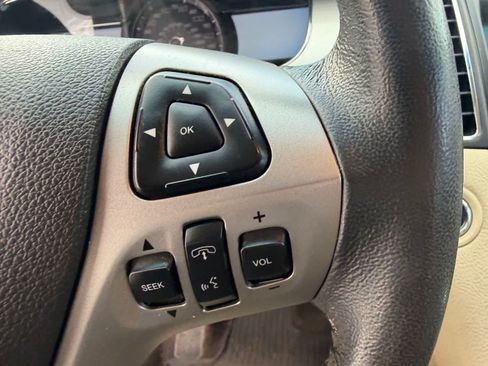 Used 2017 Ford Taurus SEL w/ Equipment Group 201A FWD image 12