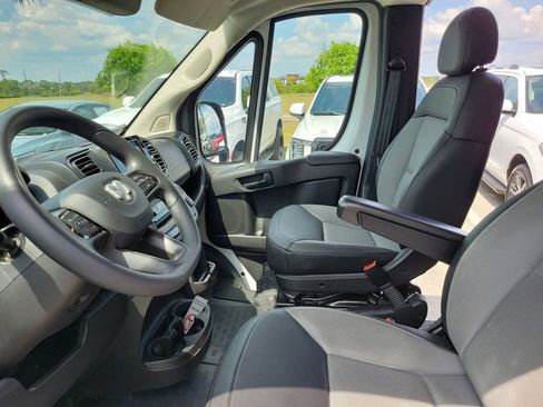 Used 2025 RAM ProMaster 2500 w/ Convenience Group FWD image 15