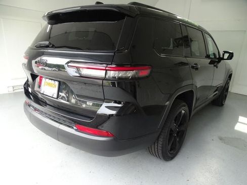 Used 2022 Jeep Grand Cherokee L Laredo AWD/4WD image 23