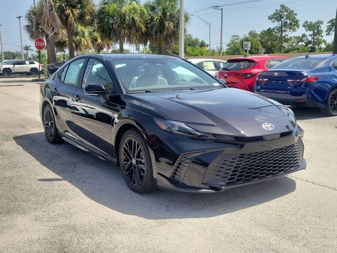 New 2026 Toyota Camry SE w/ Convenience Package FWD image 3